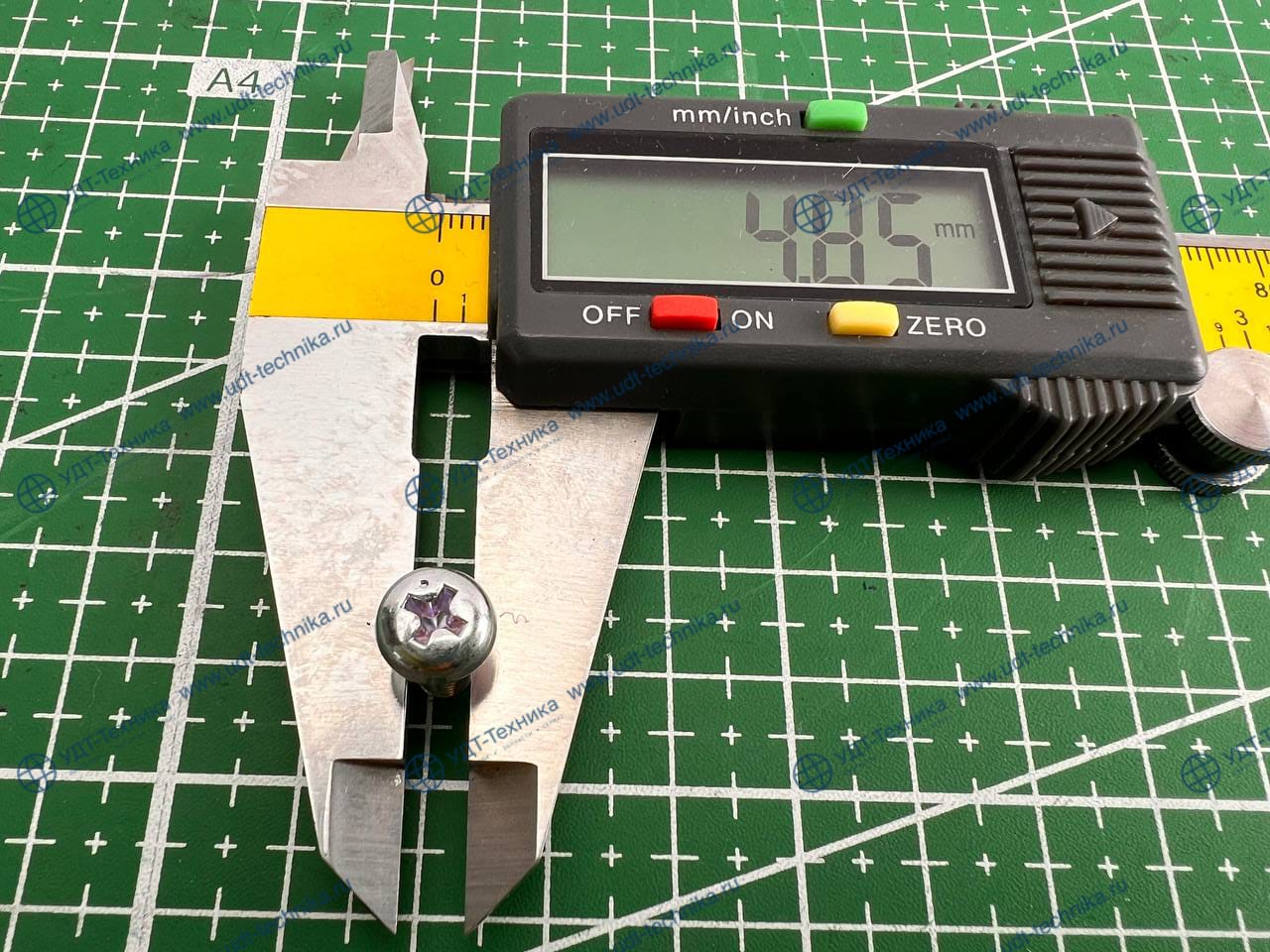 01220-40512 Винт M5*12