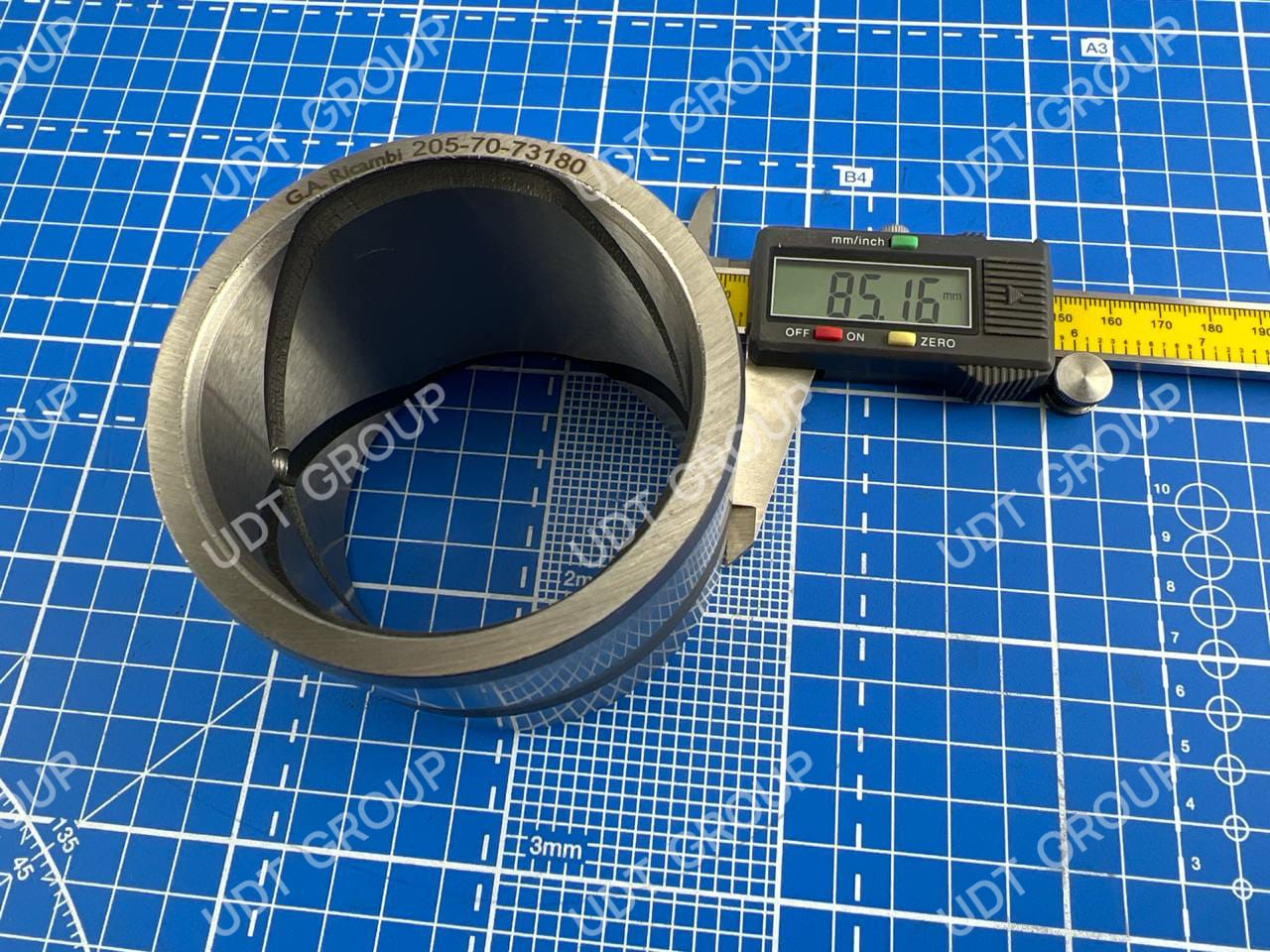 205-70-73180 Втулка - фото 2