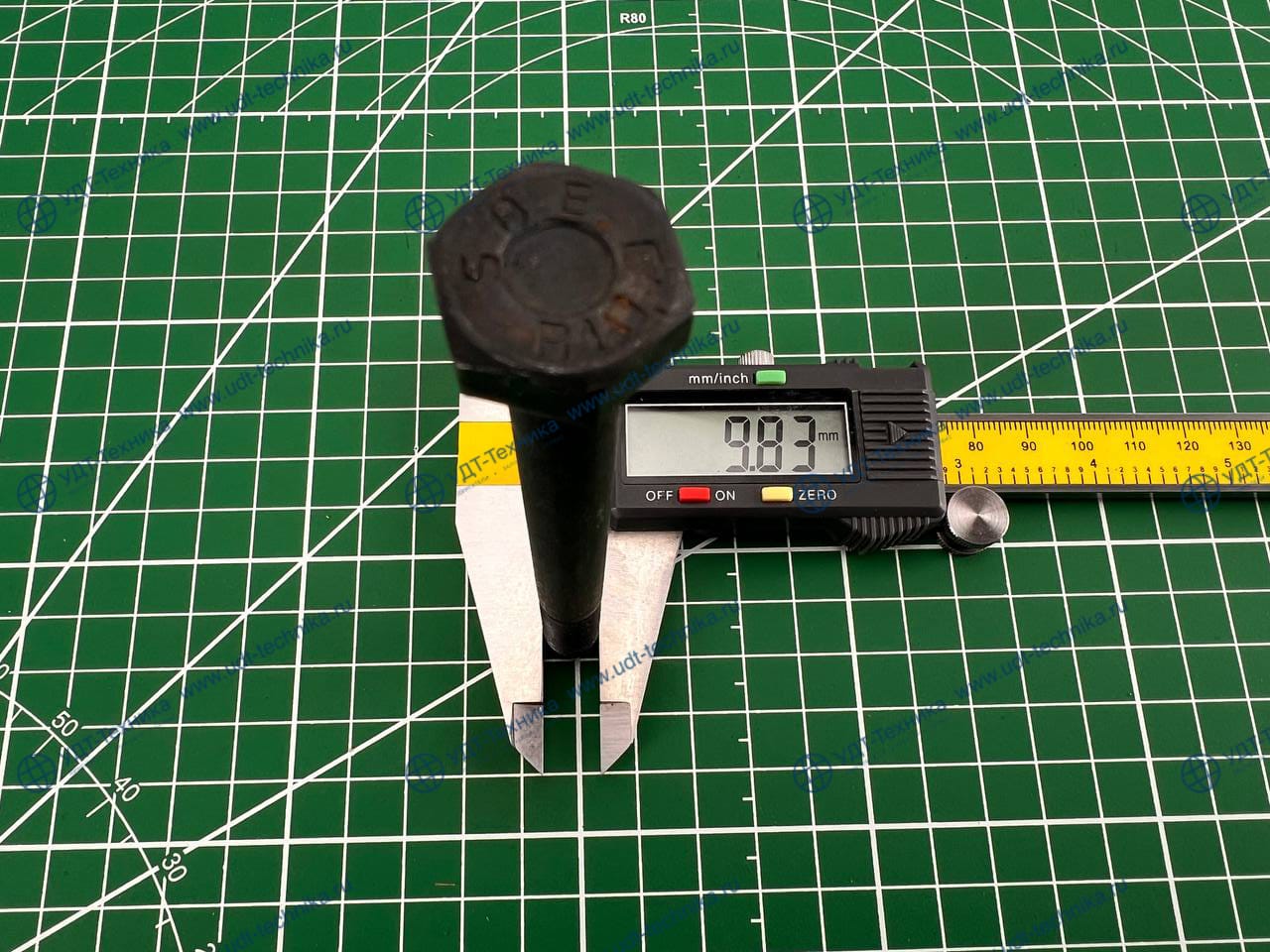 01011-E1010 Болт