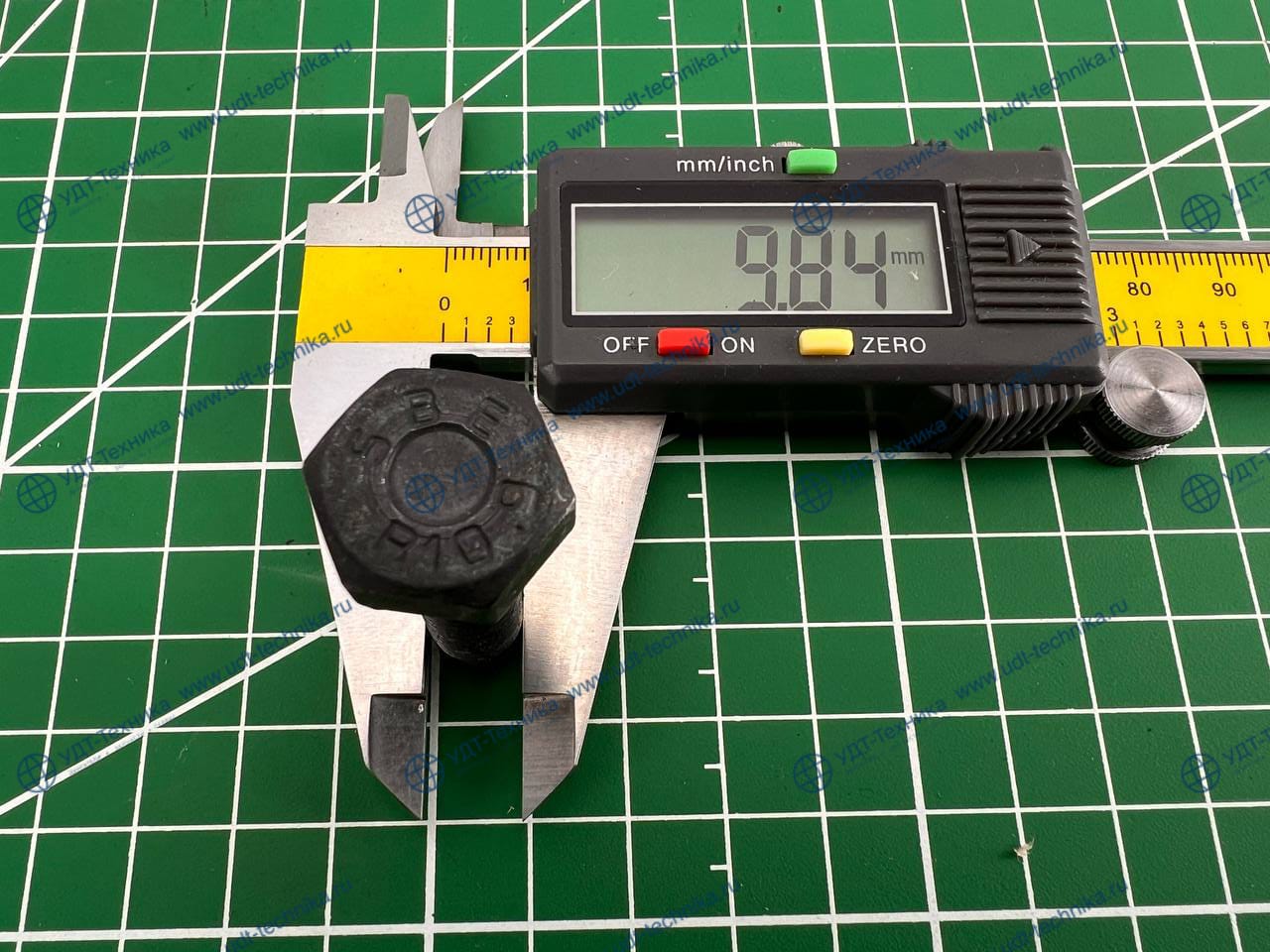 01010-31035 Болт