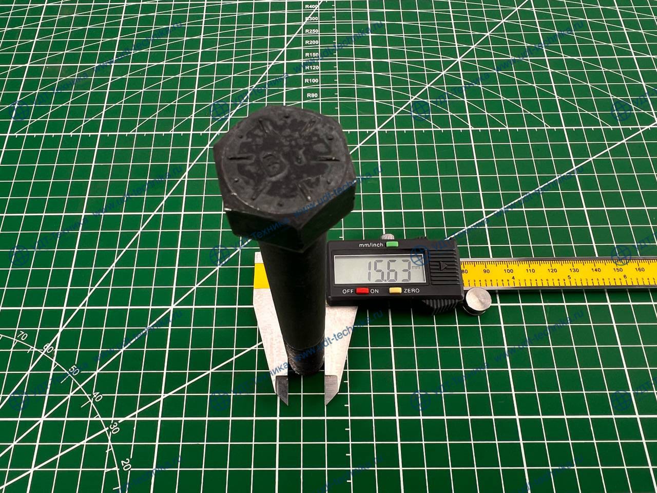 7S-3224 Болт M16x133 Италия