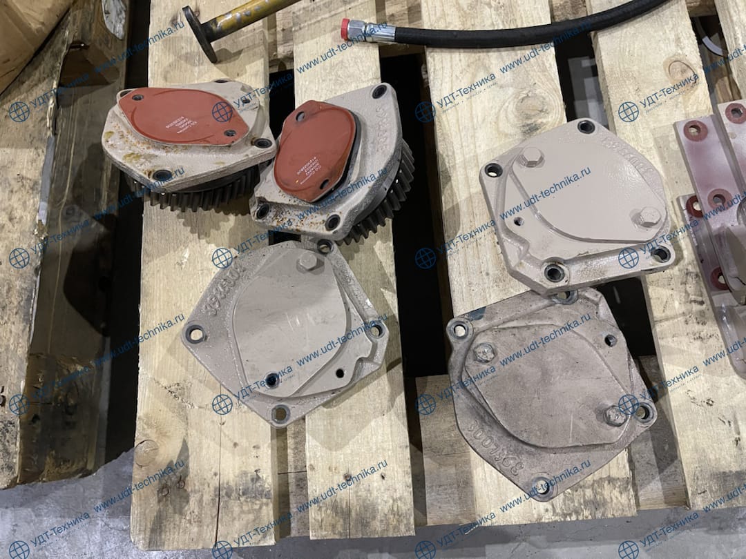 3007368+205708+4953346 Шестерня с приводом и корпусом и валом (б/у)