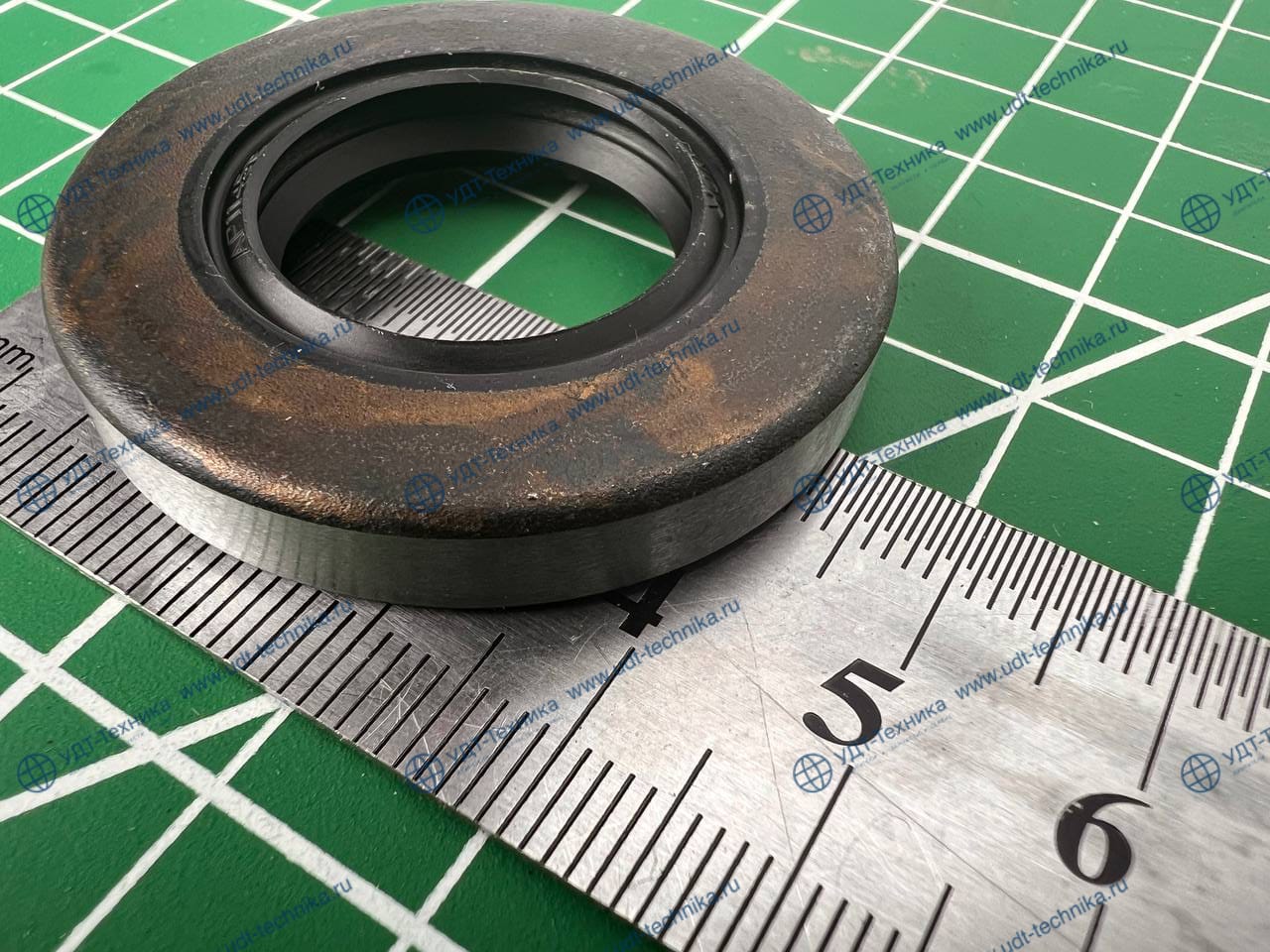 700-93-11762  Сальник