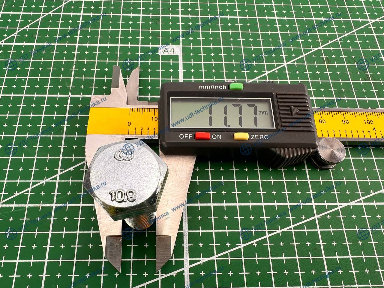 01016-51235 Болт