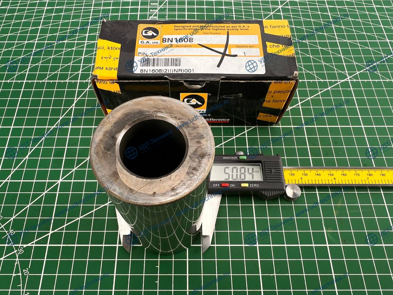 8N-1608 Палец поршневой