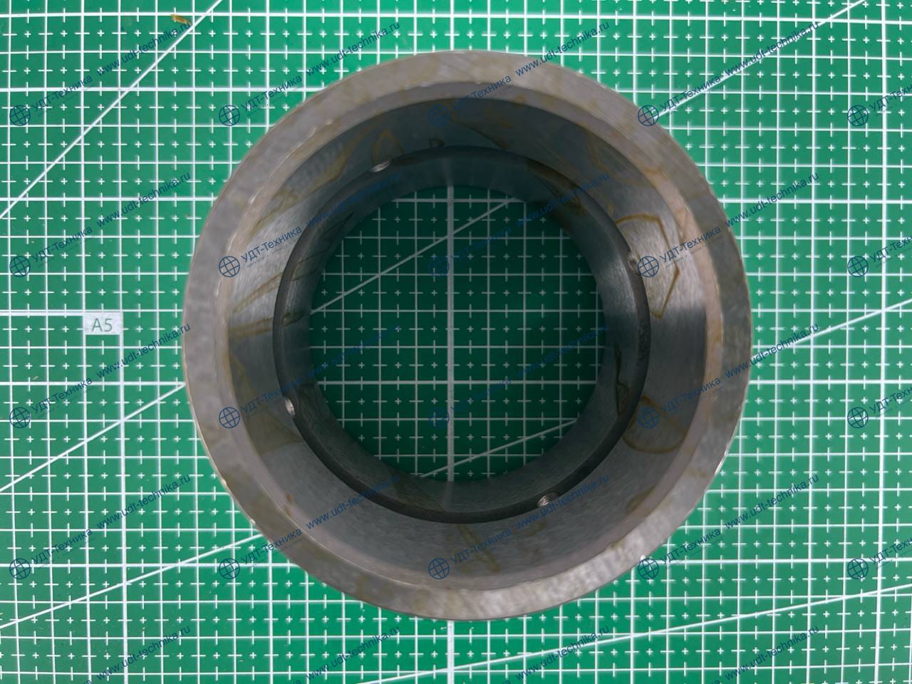 2402913 Втулка - фото 3