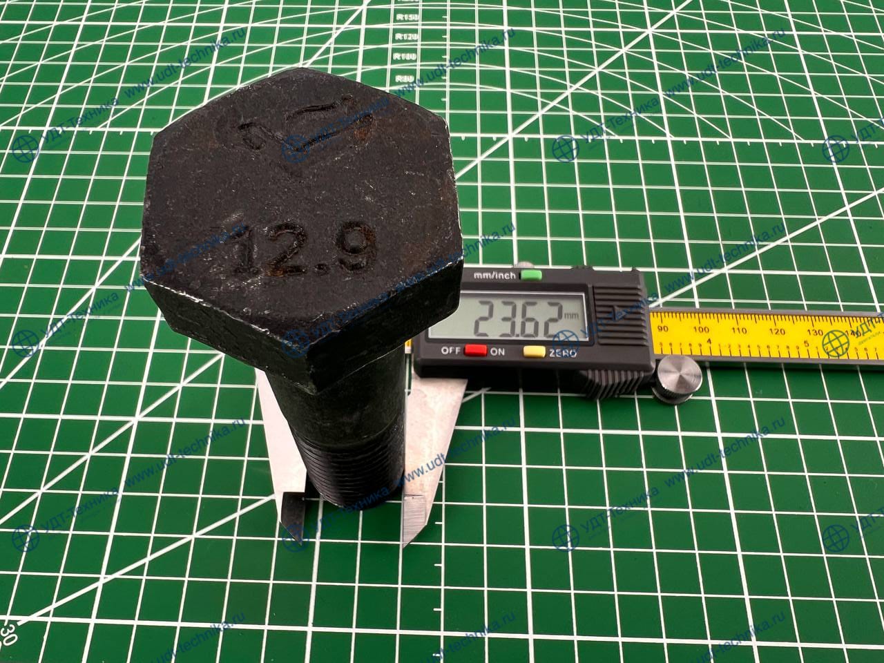 01010-32490 Болт