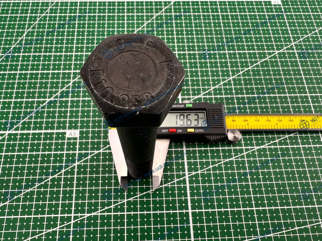 195-30-13480 Болт