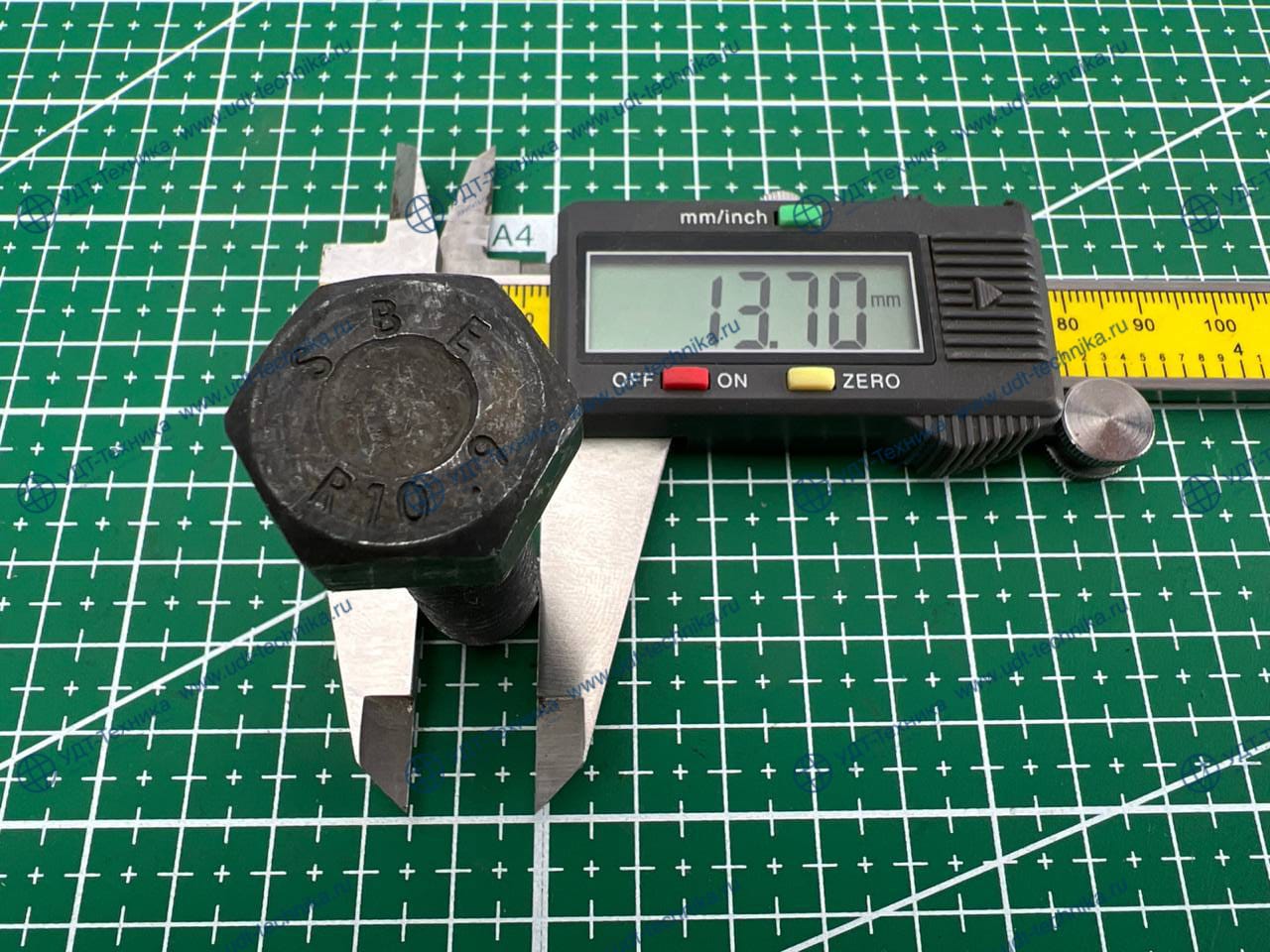 01010-61445 Болт