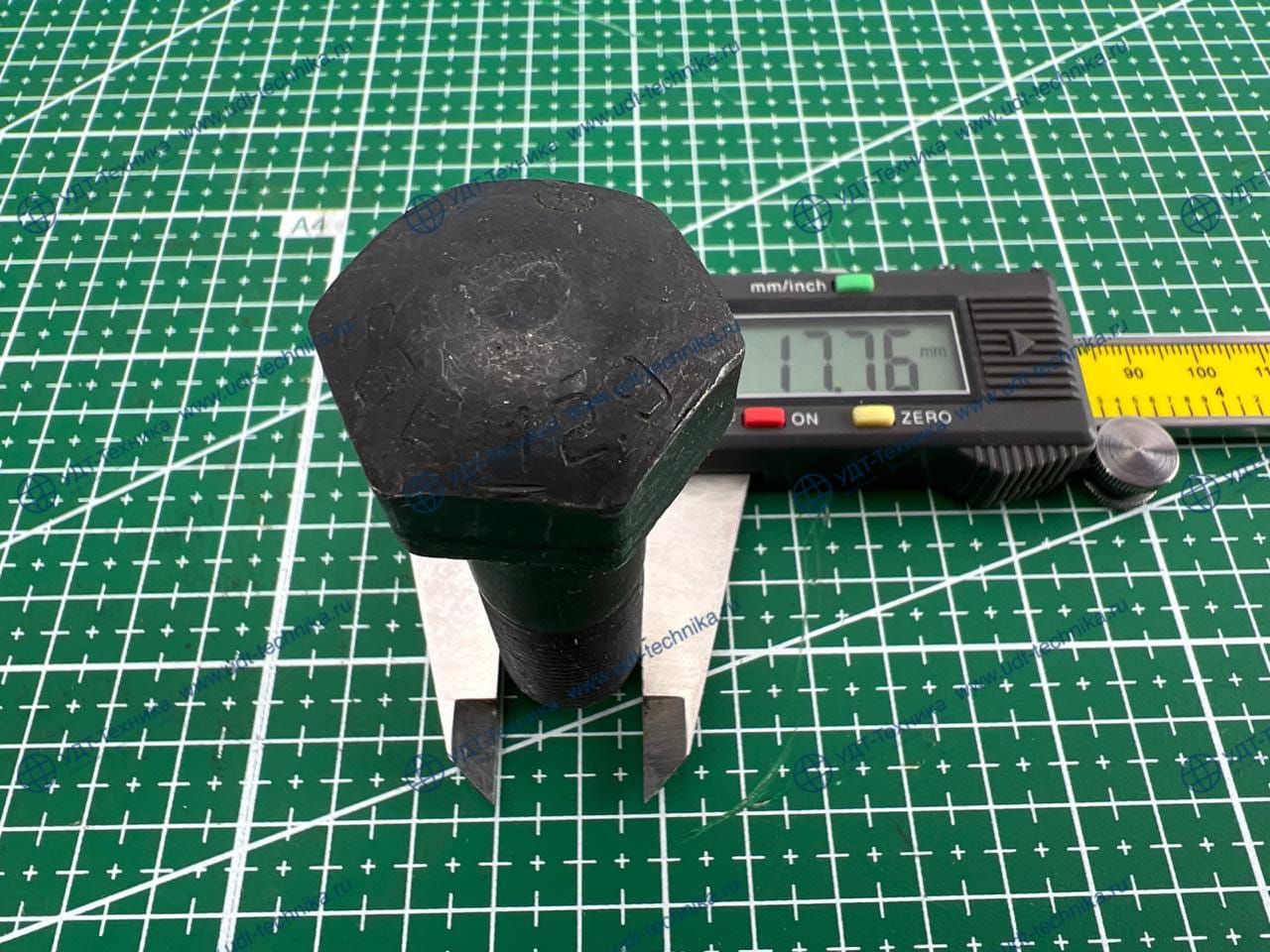 205-32-51210 Болт M18x60x1.5  12.9