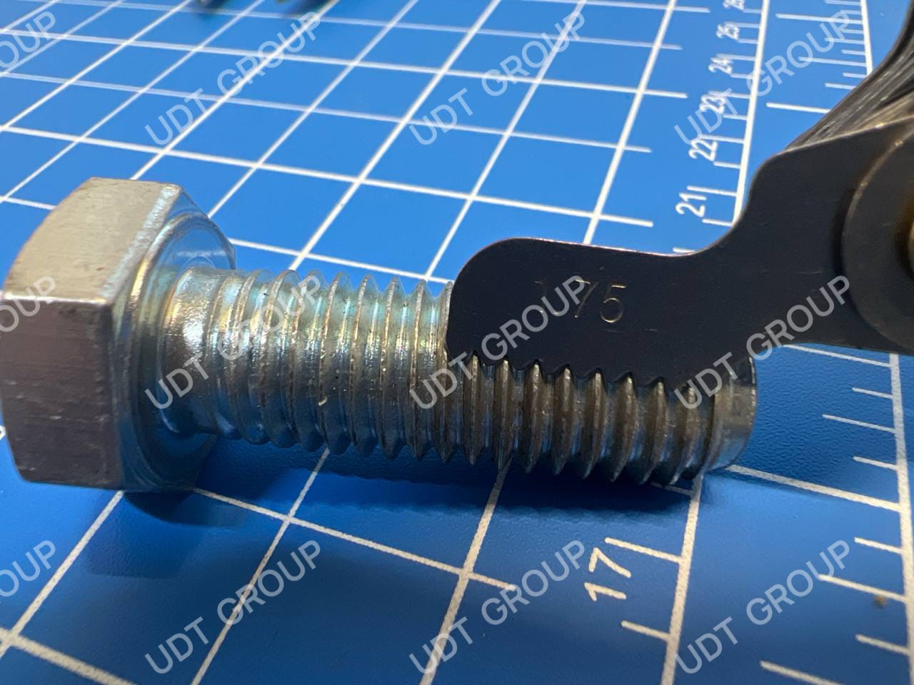 01010-81235 Болт - фото 4