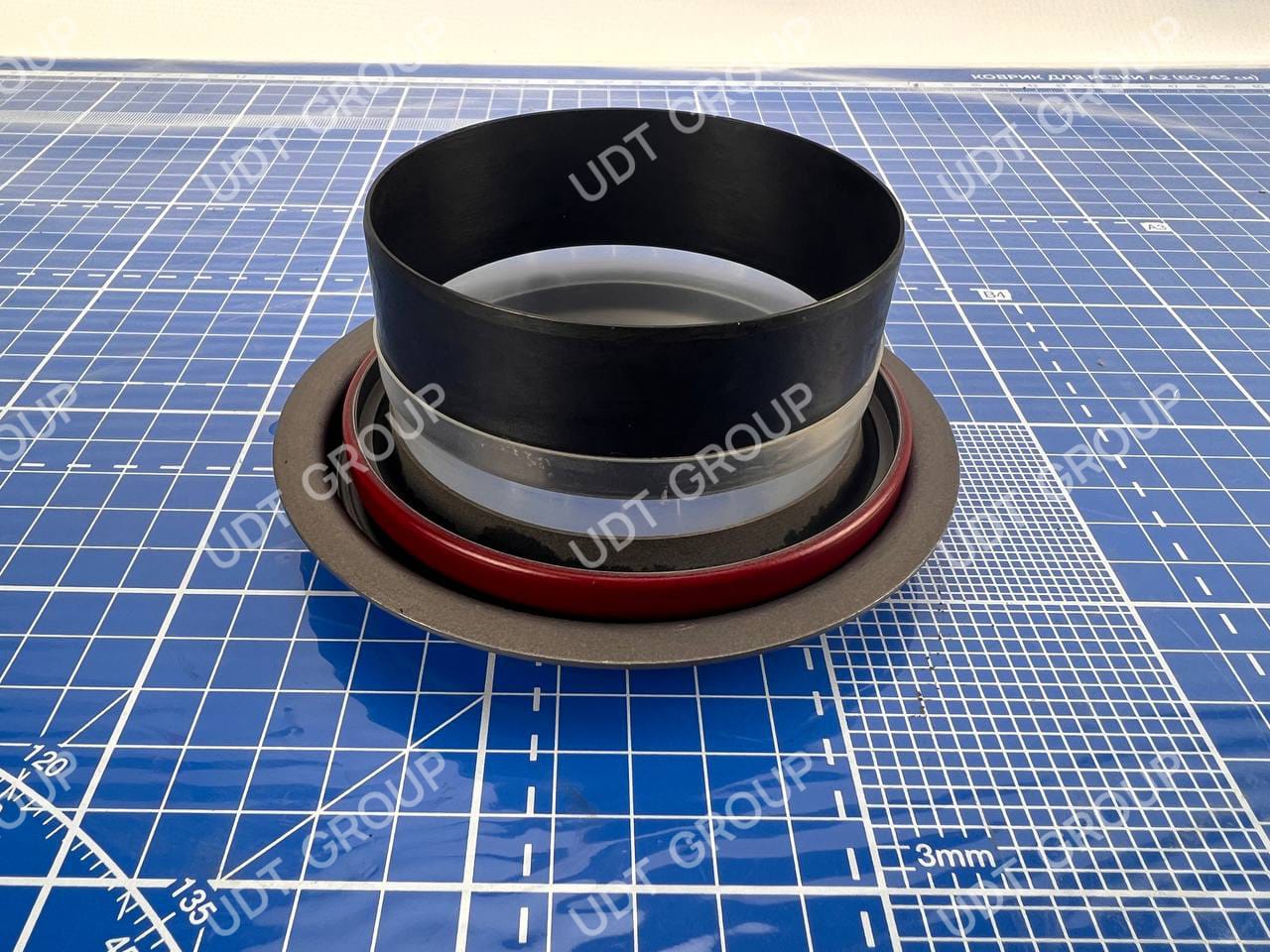 4931561 Сальник коленвала передний