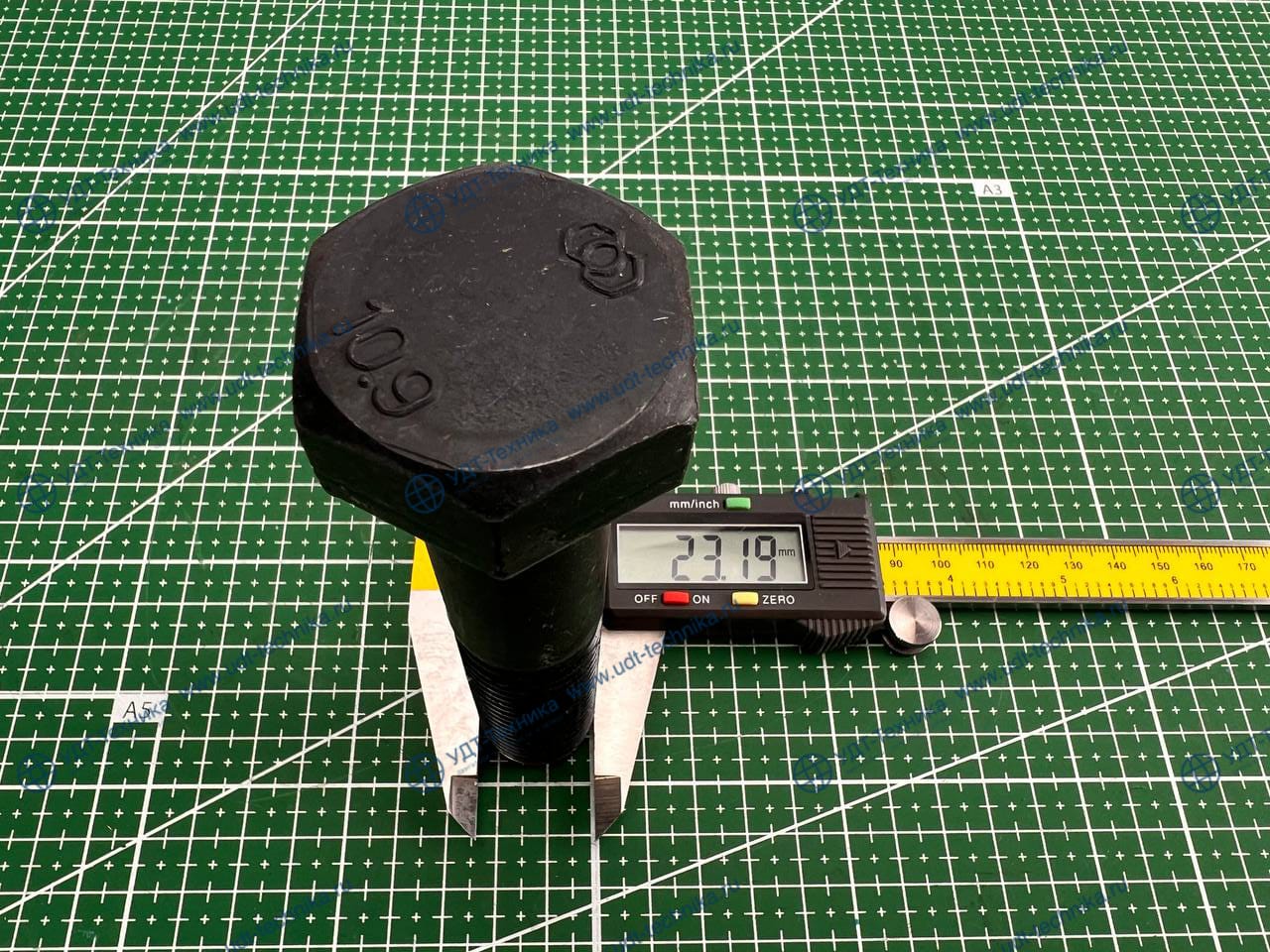 01011-62415 Болт