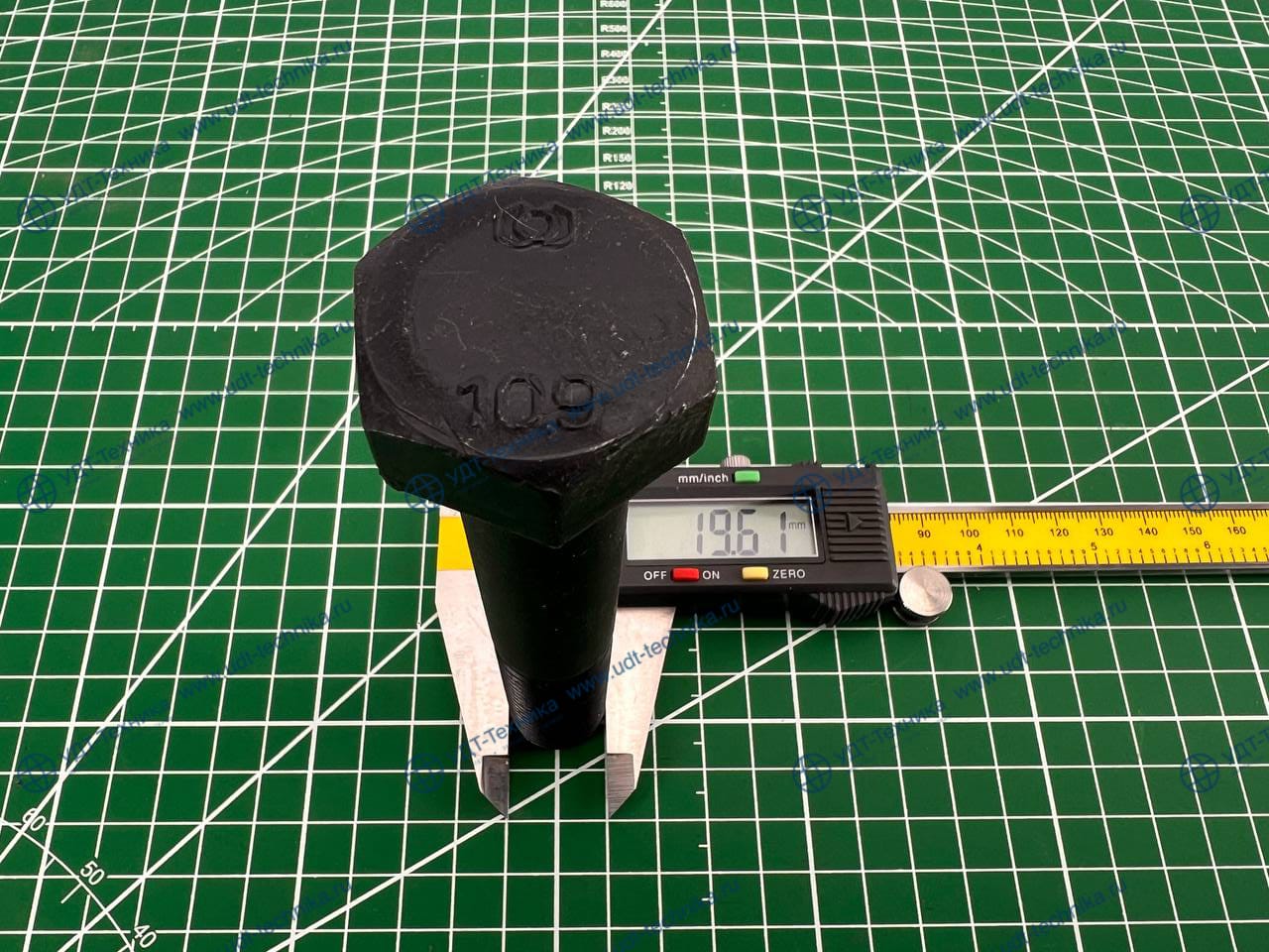 8T0070 Болт M20x120x2.5