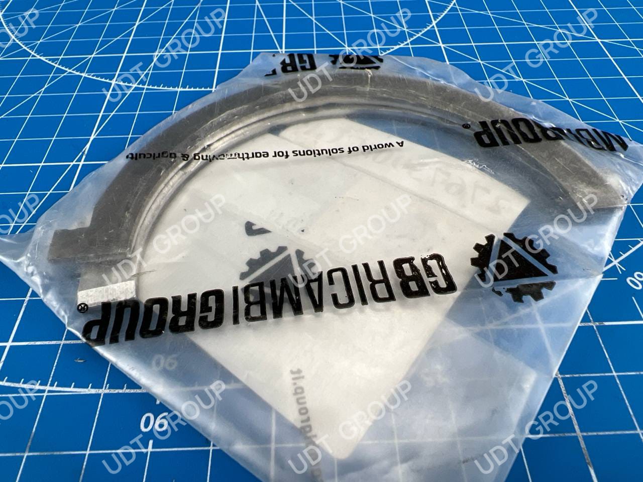 2767390 Вкладыш упорный (к-кт. из двух полуколец) - фото 2