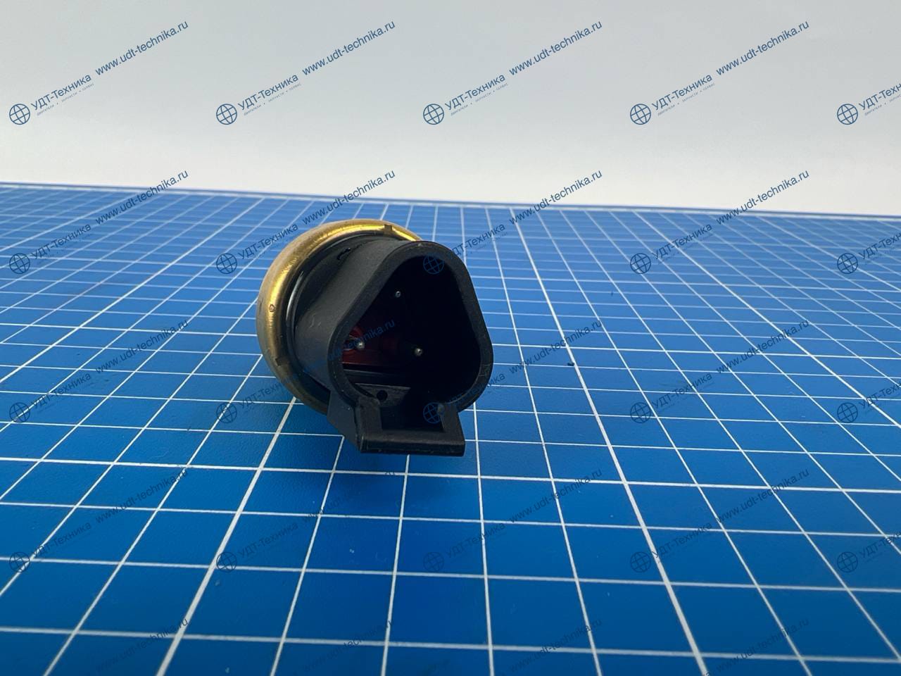 1611705 Датчик давления масла - фото 3