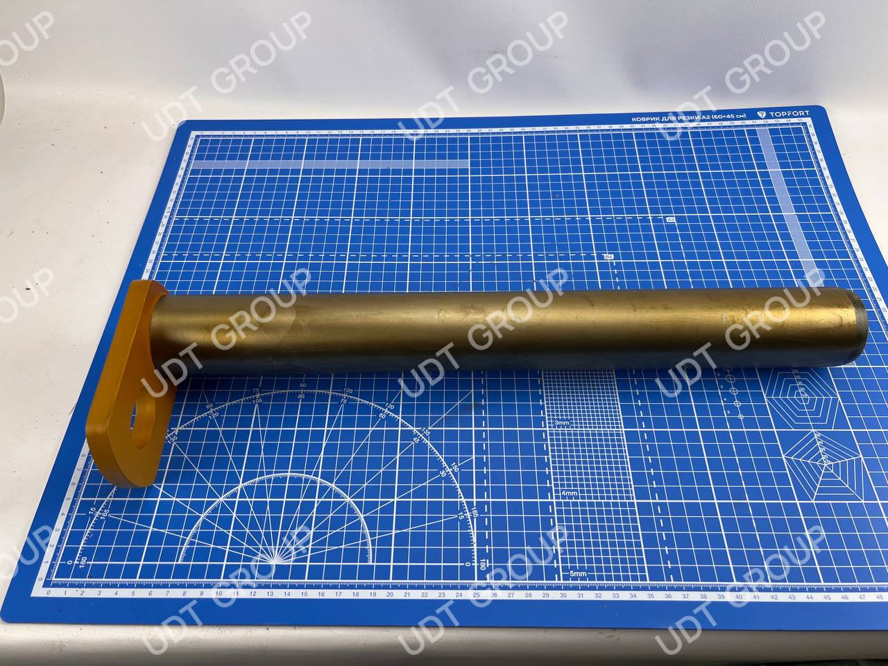 2221530 Палец крепления переднего моста