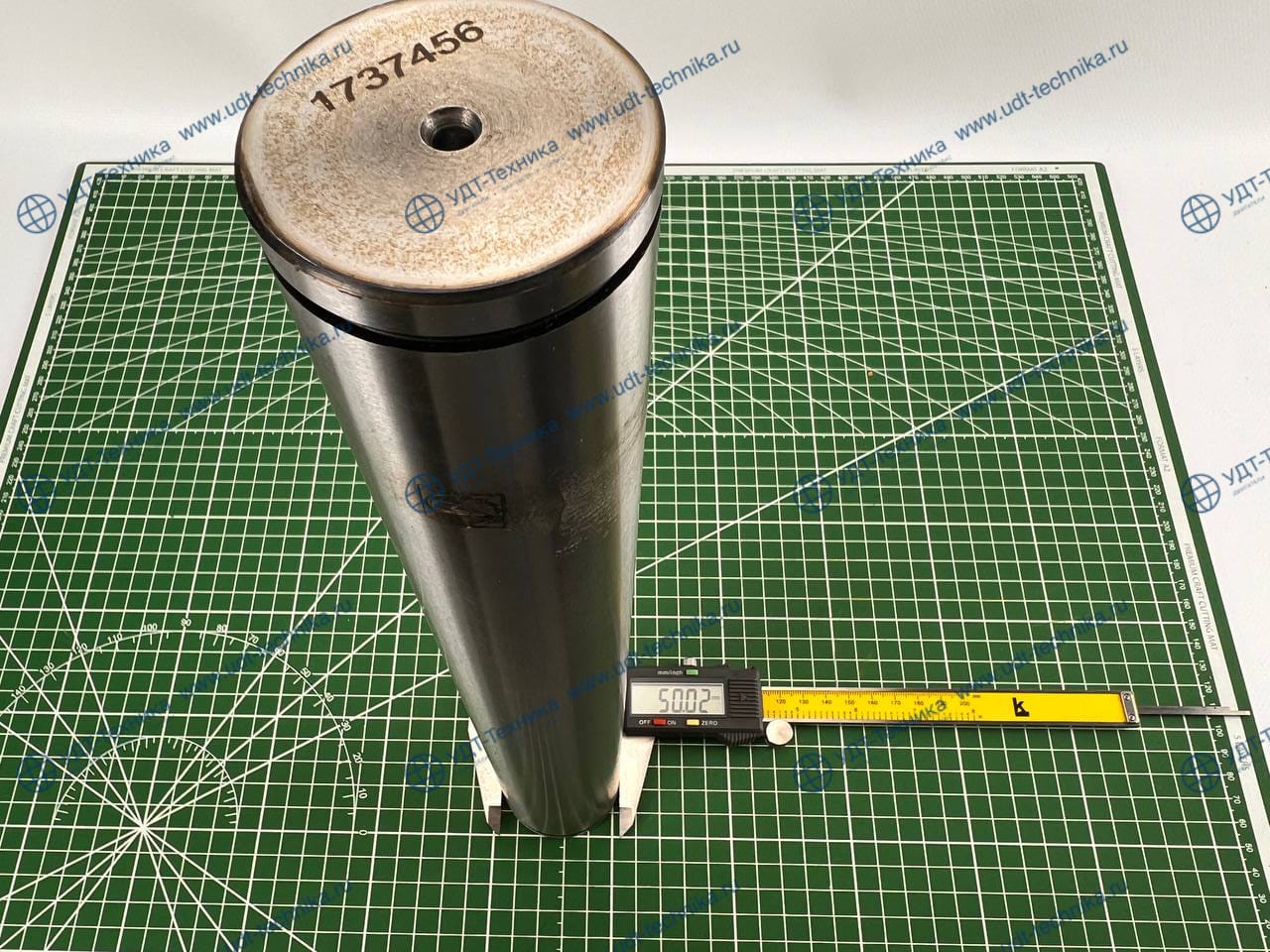 1737456 Палец