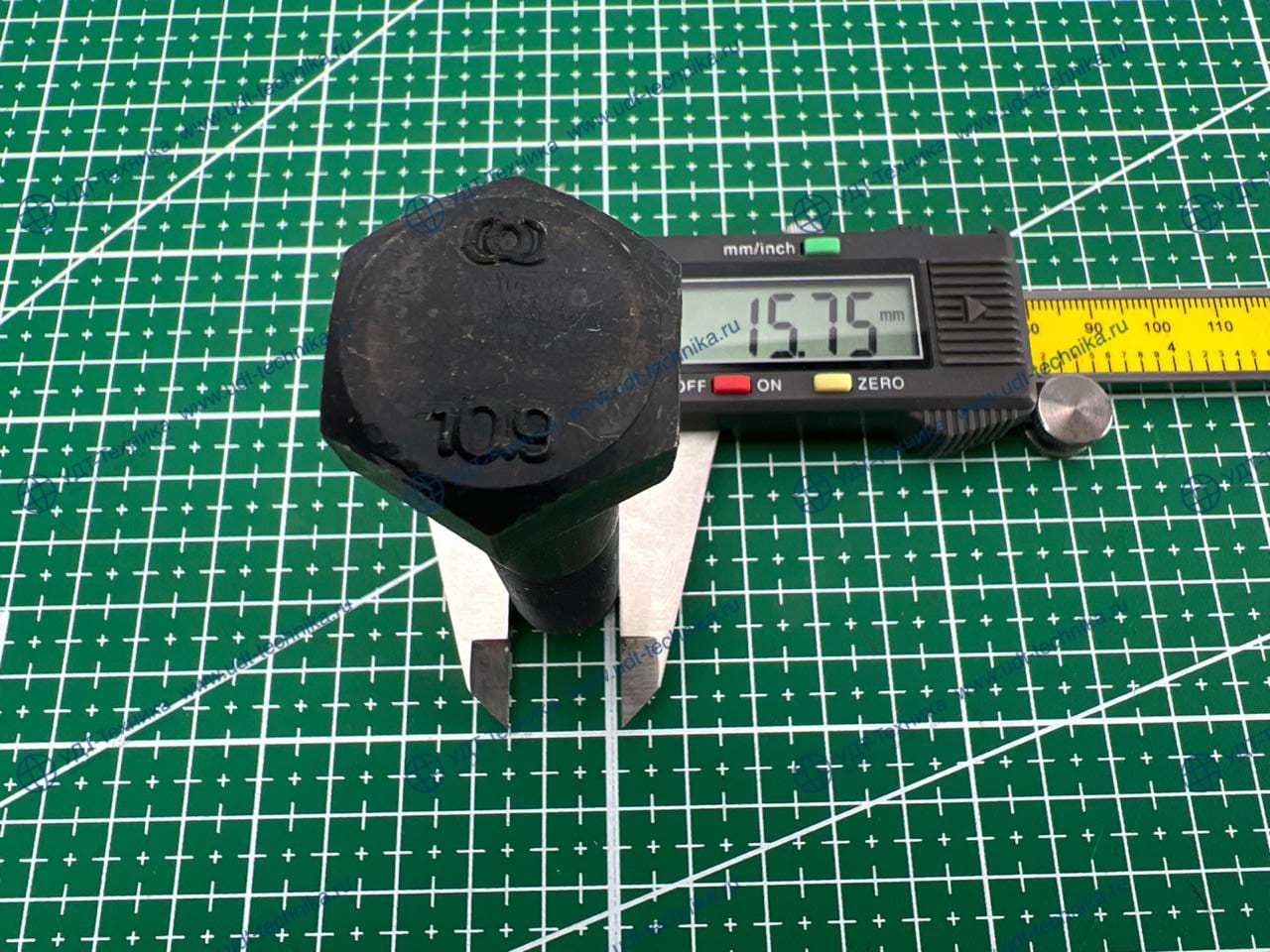 01010-31675 Болт