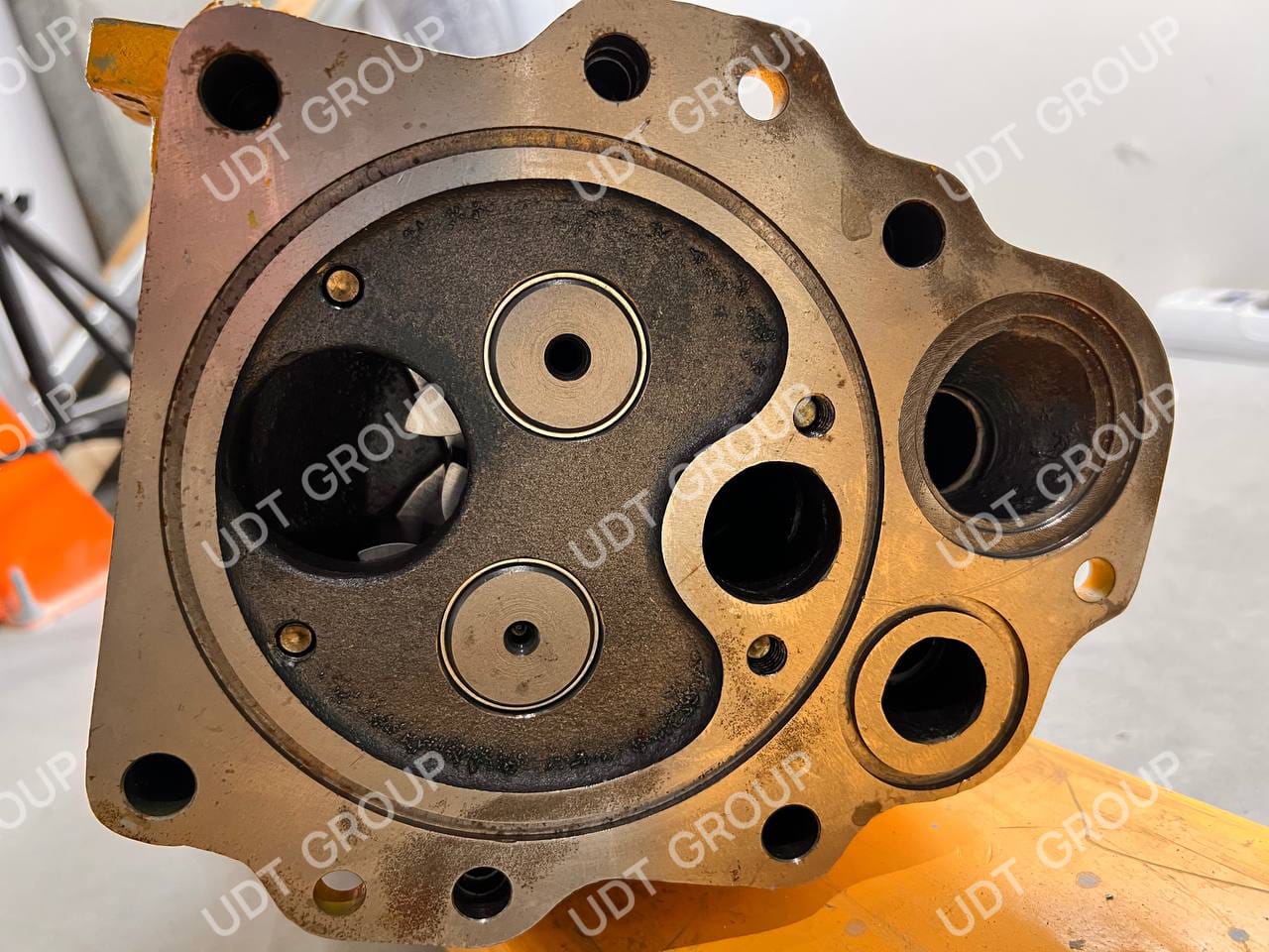 6T9651 Насос трансмиссии - фото 2