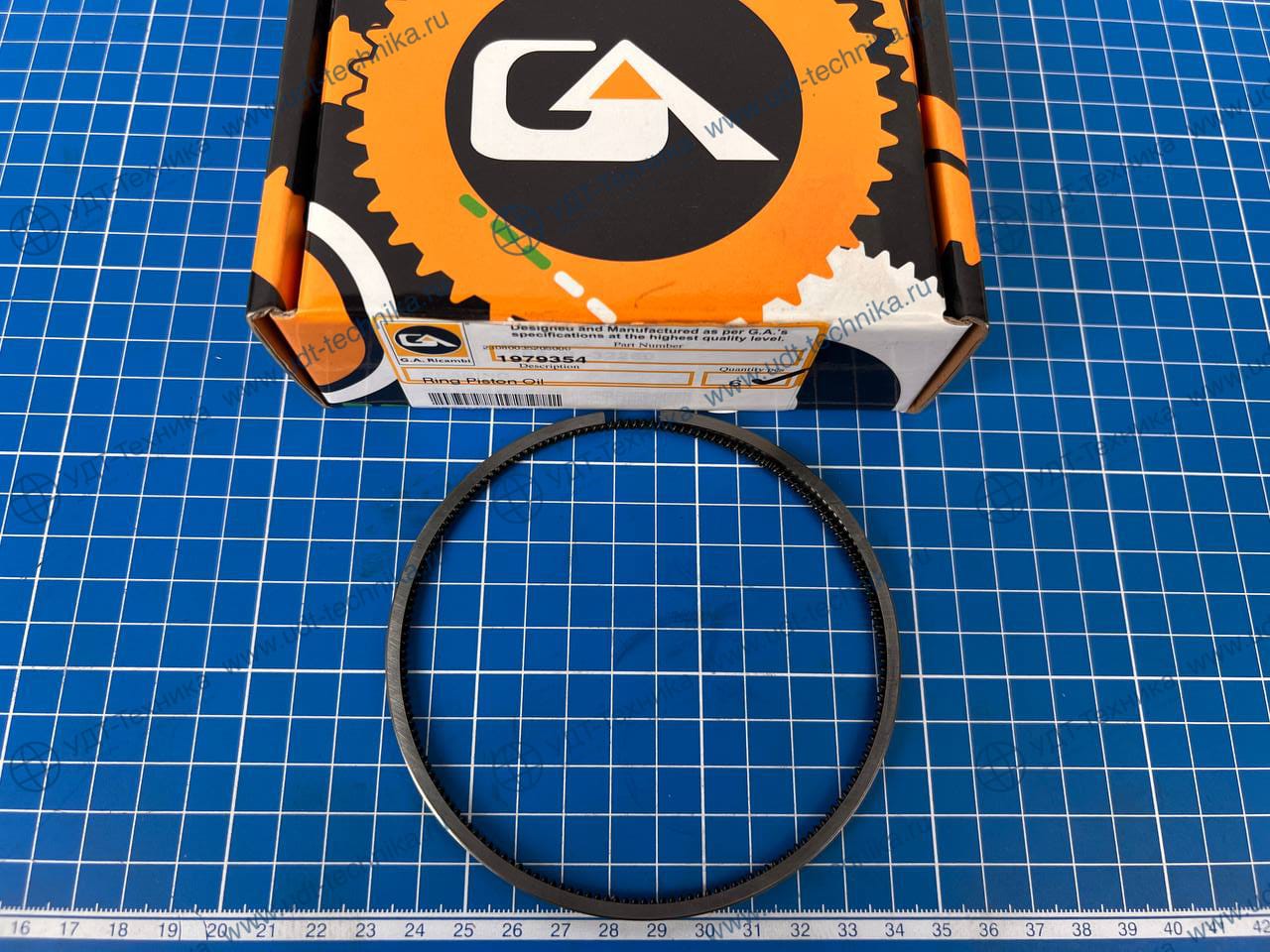 1979354 Кольцо поршневое