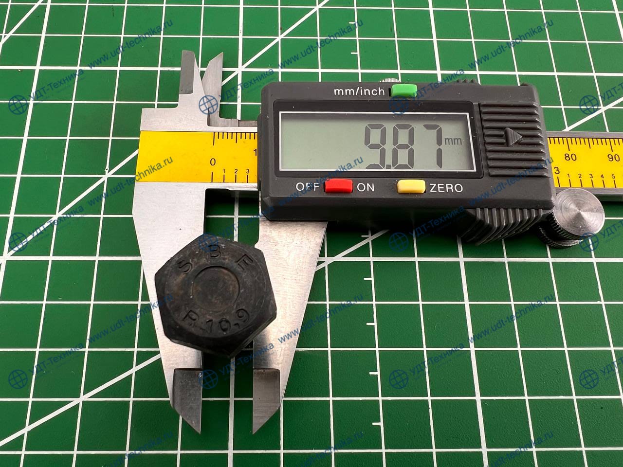 01010-81025 Болт