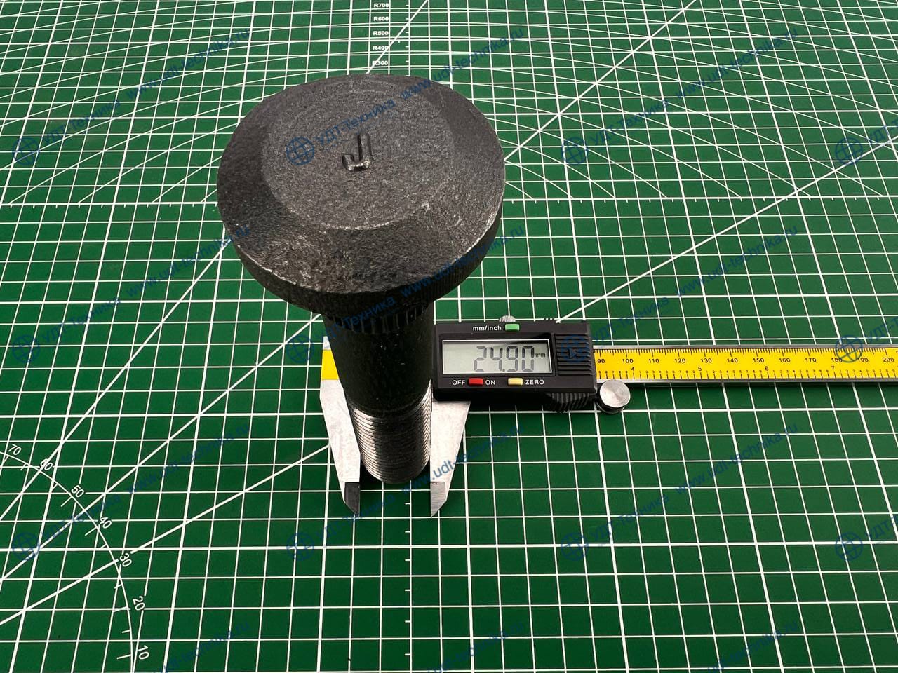 8X2561 Шпилька