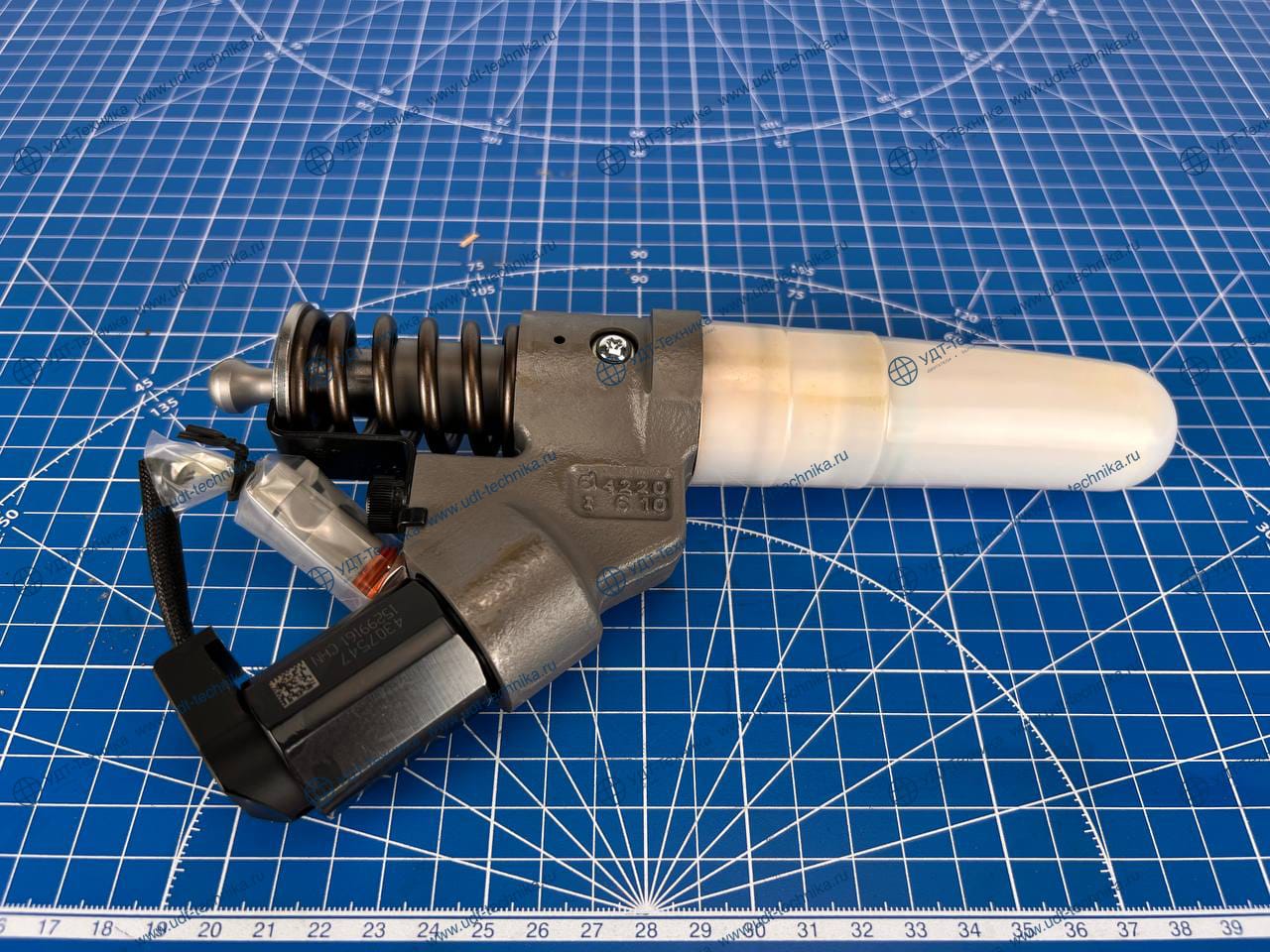 4903472 Форсунка топливная - фото 3