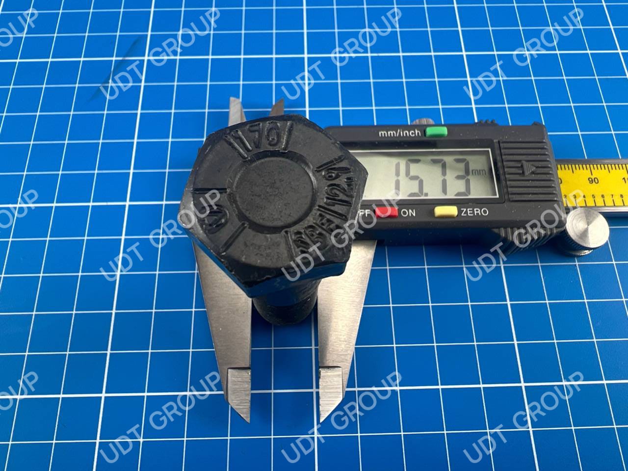 6V0937 Болт - фото 2