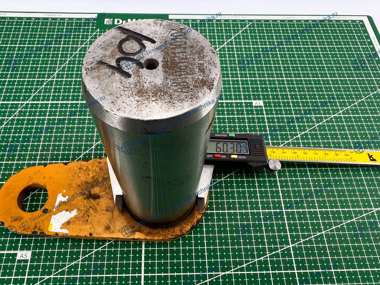 A810312110104 Палец