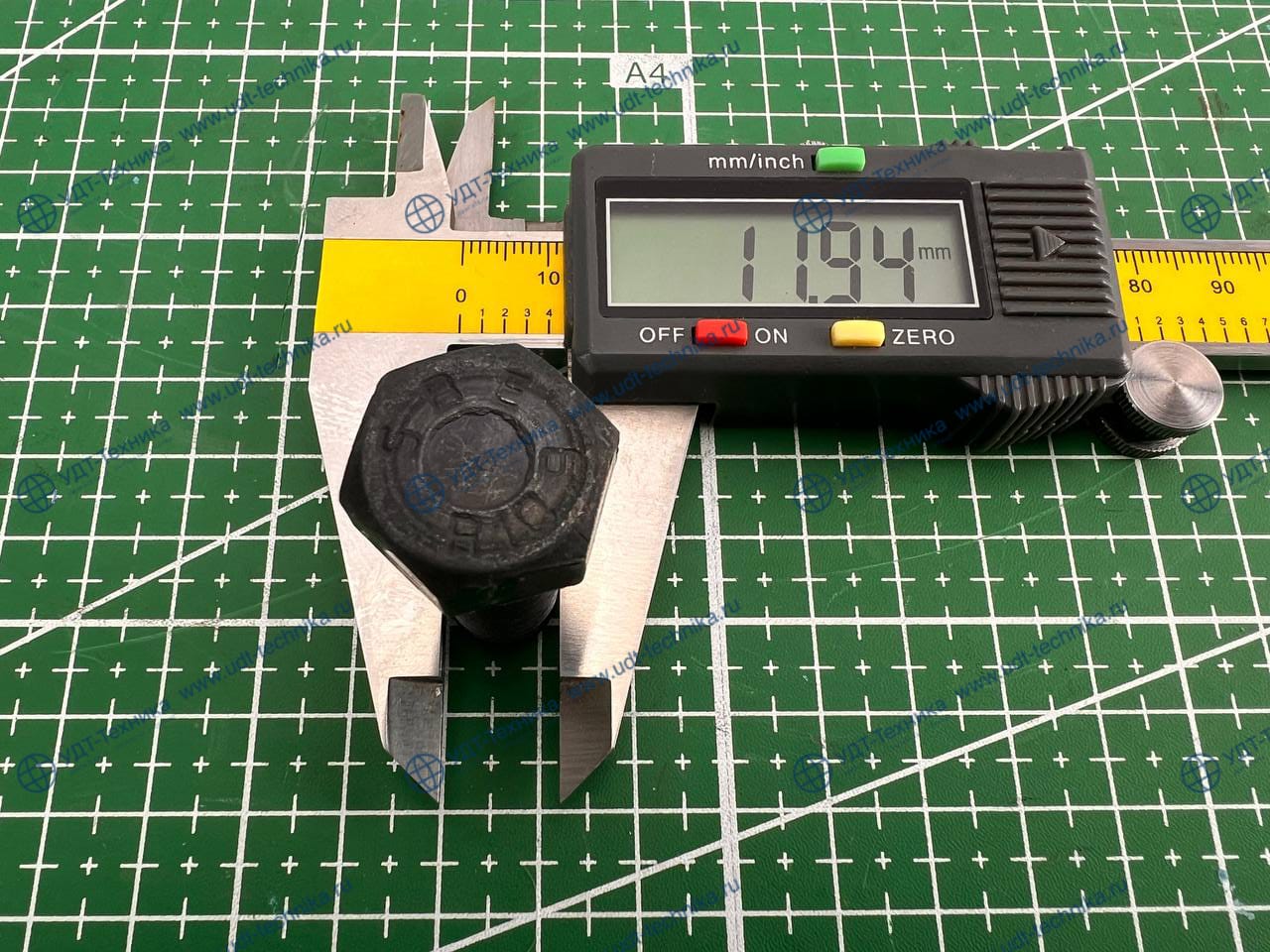 01010-31230 Болт