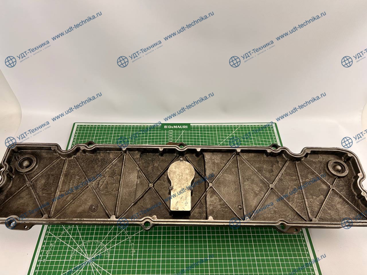 6745-11-8110 Крышка Б/У - фото 3