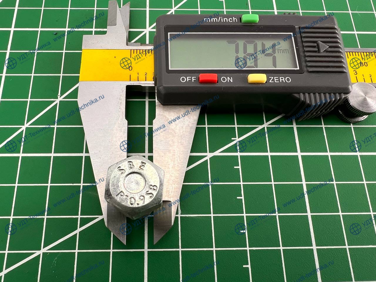 01010-80820 Болт