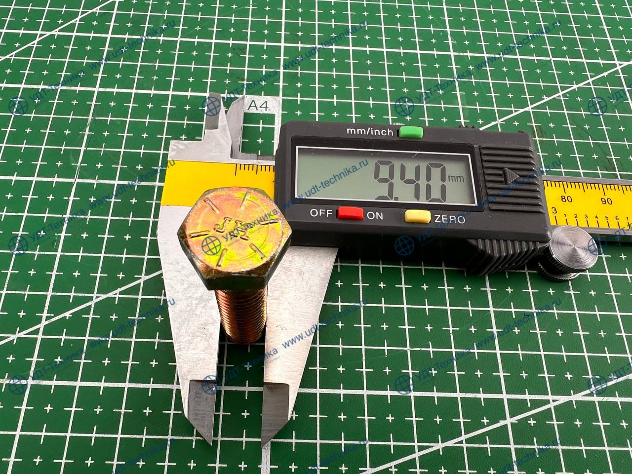 4L9337 Болт