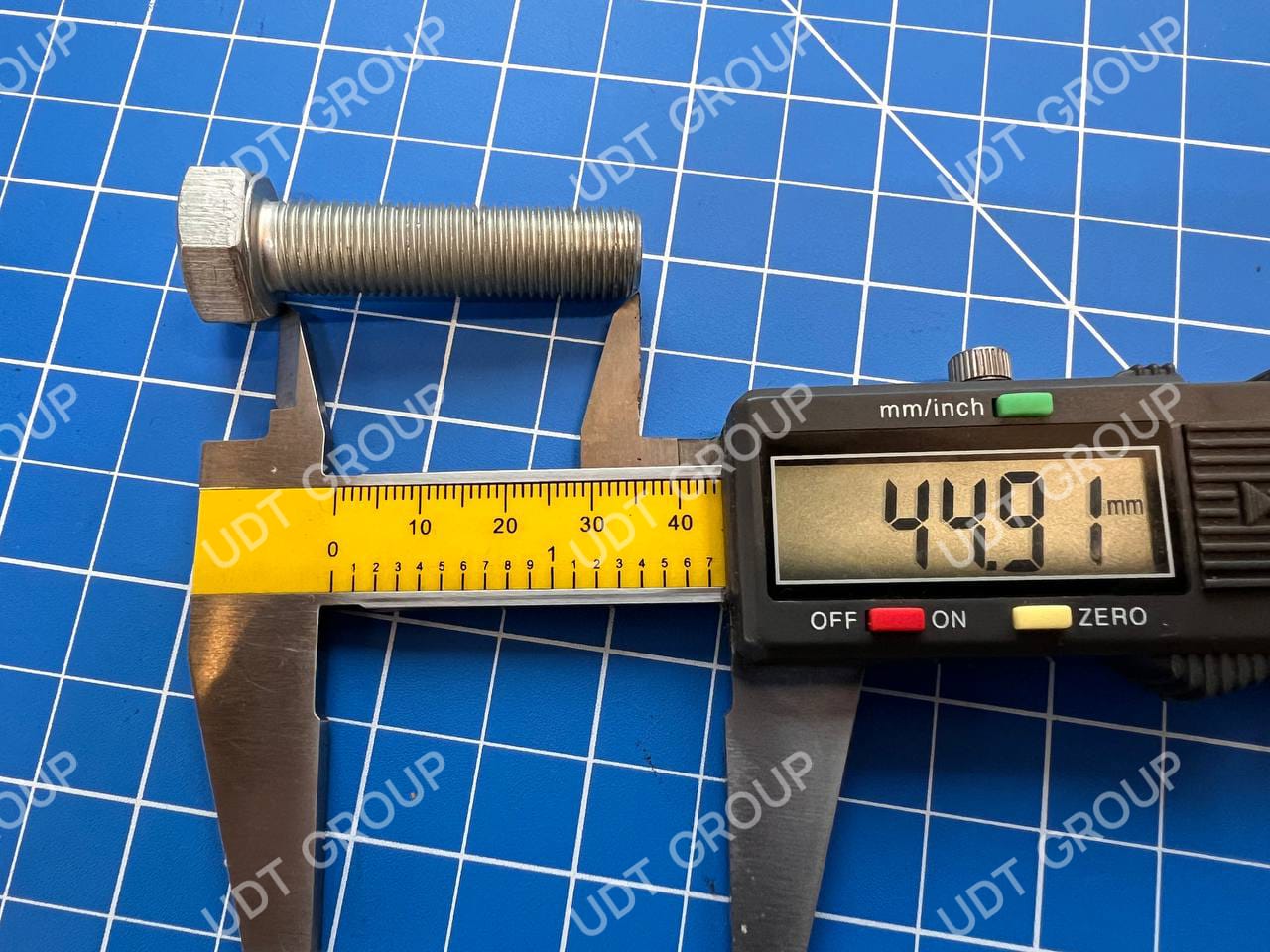 2056388 Болт - фото 2