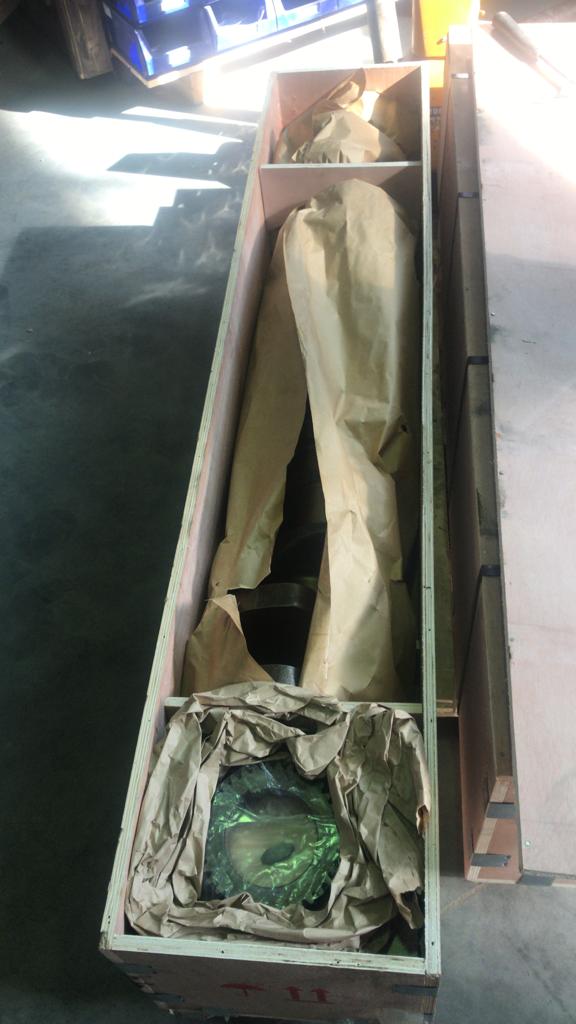 6127-31-1012 Вал с шестерней